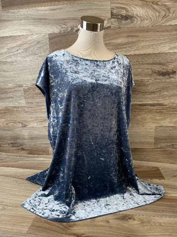 Top Short Sleeve Basic By Vince Camuto In Blue, Size: 1x